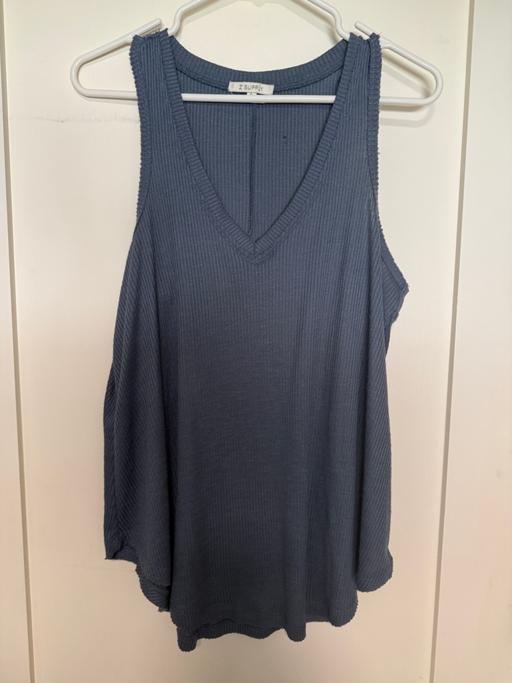 Z Supply Blue Ribbed V-Neck Tank Top
Size large
Great condition